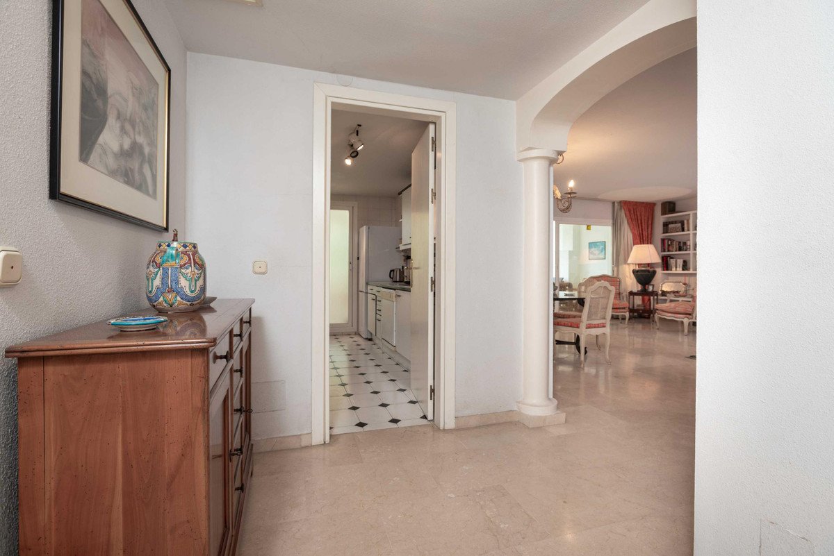 3 Bed Middle Floor Apartment in Río Real