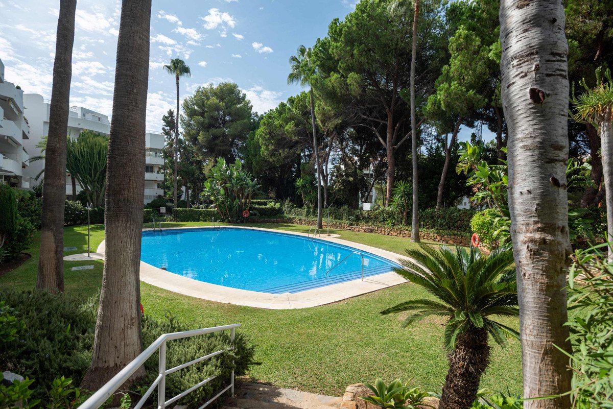 3 Bed Middle Floor Apartment in Río Real