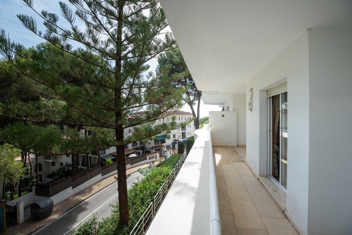 3 Bed Middle Floor Apartment in Río Real