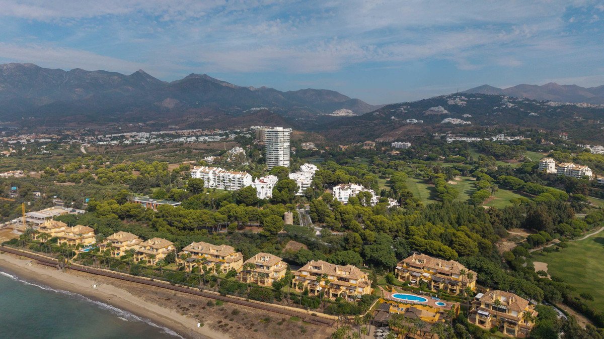 3 Bed Middle Floor Apartment in Río Real