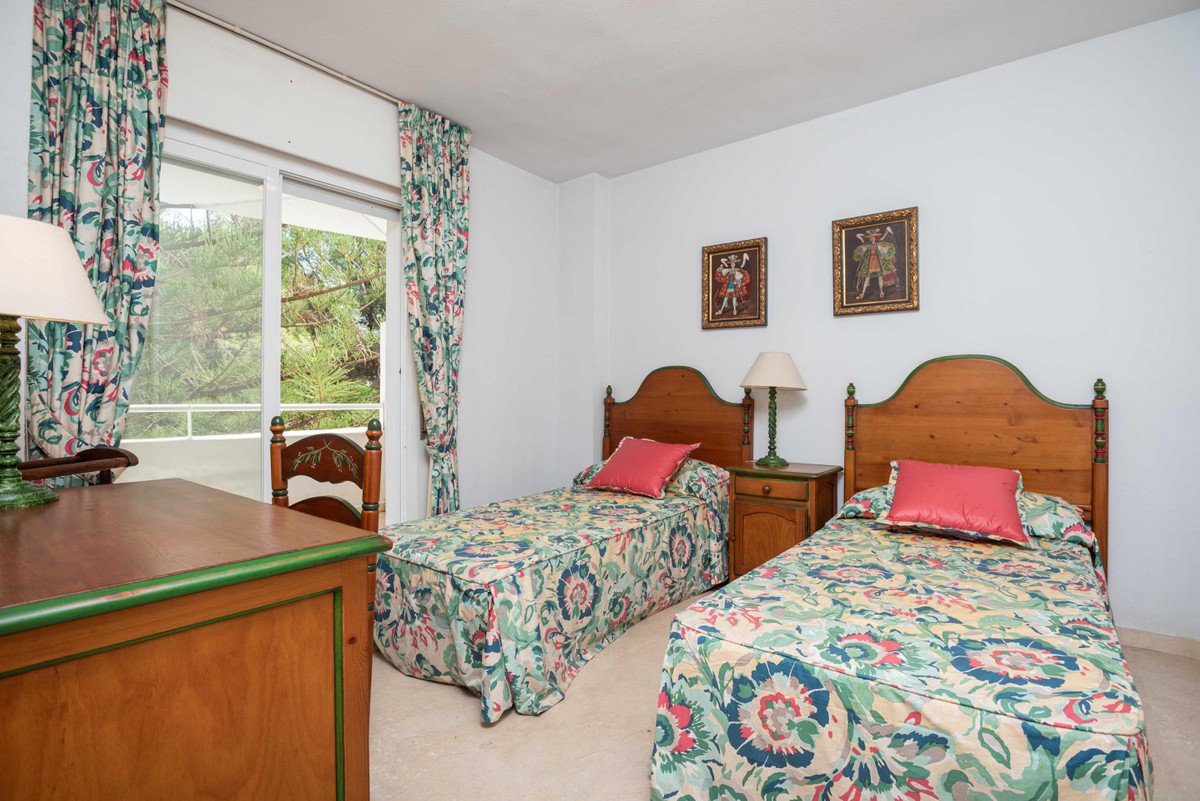 3 Bed Middle Floor Apartment in Río Real