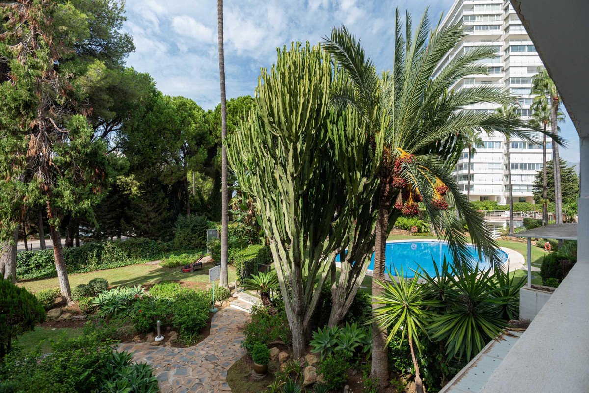 3 Bed Middle Floor Apartment in Río Real