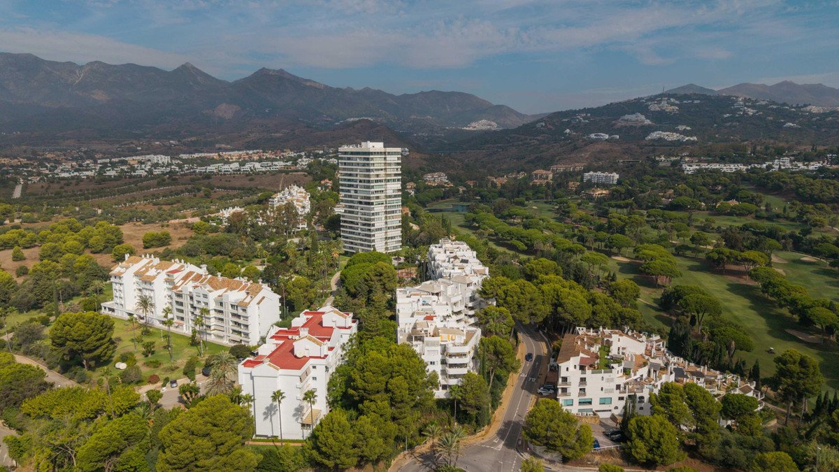 3 Bed Middle Floor Apartment in Río Real