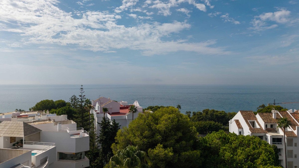 3 Bed Middle Floor Apartment in Río Real