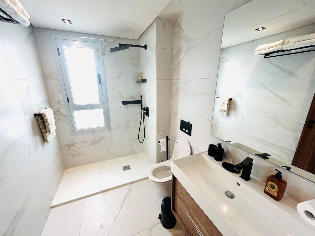 3 Bed Middle Floor Apartment in San Pedro de Alcántara