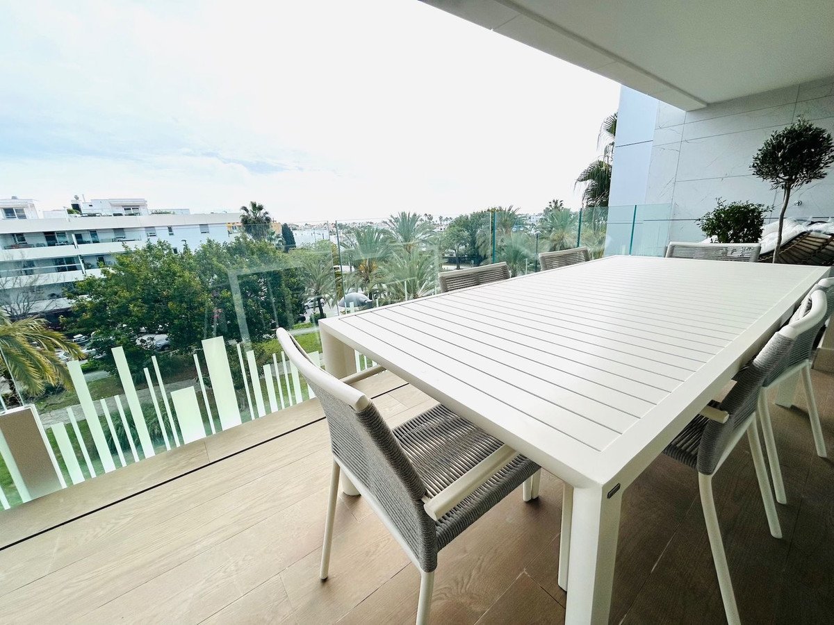 3 Bed Middle Floor Apartment in San Pedro de Alcántara