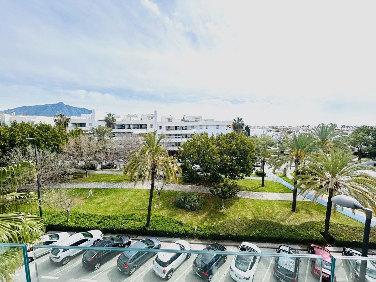 3 Bed Middle Floor Apartment in San Pedro de Alcántara