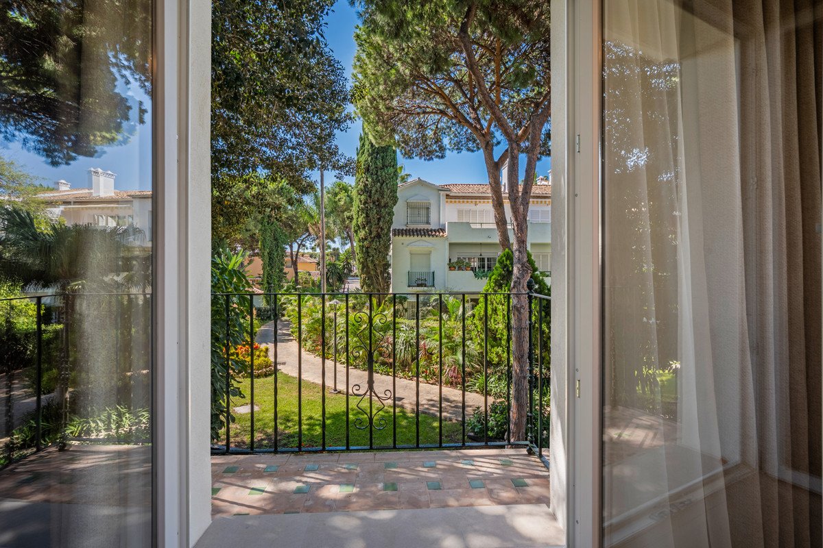 3 Bed Middle Floor Apartment in El Presidente