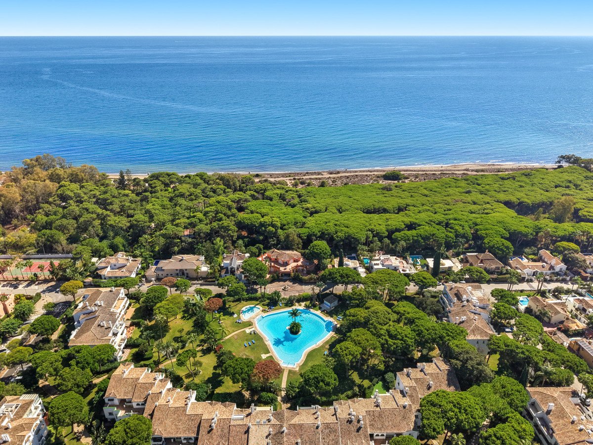 3 Bed Middle Floor Apartment in El Presidente