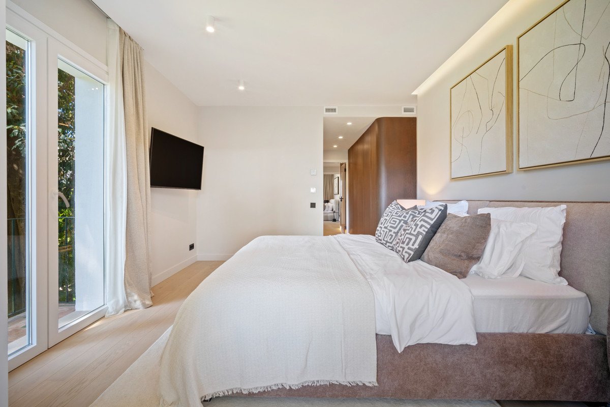 3 Bed Middle Floor Apartment in El Presidente