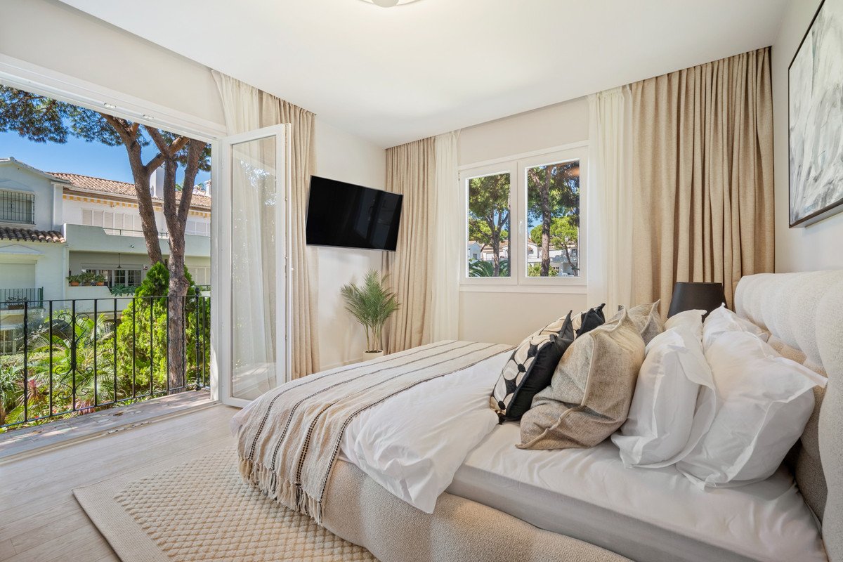 3 Bed Middle Floor Apartment in El Presidente