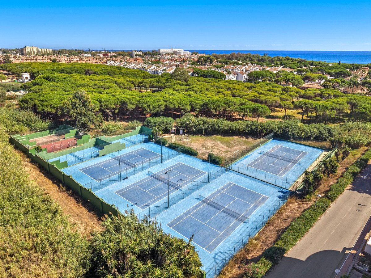 3 Bed Middle Floor Apartment in El Presidente
