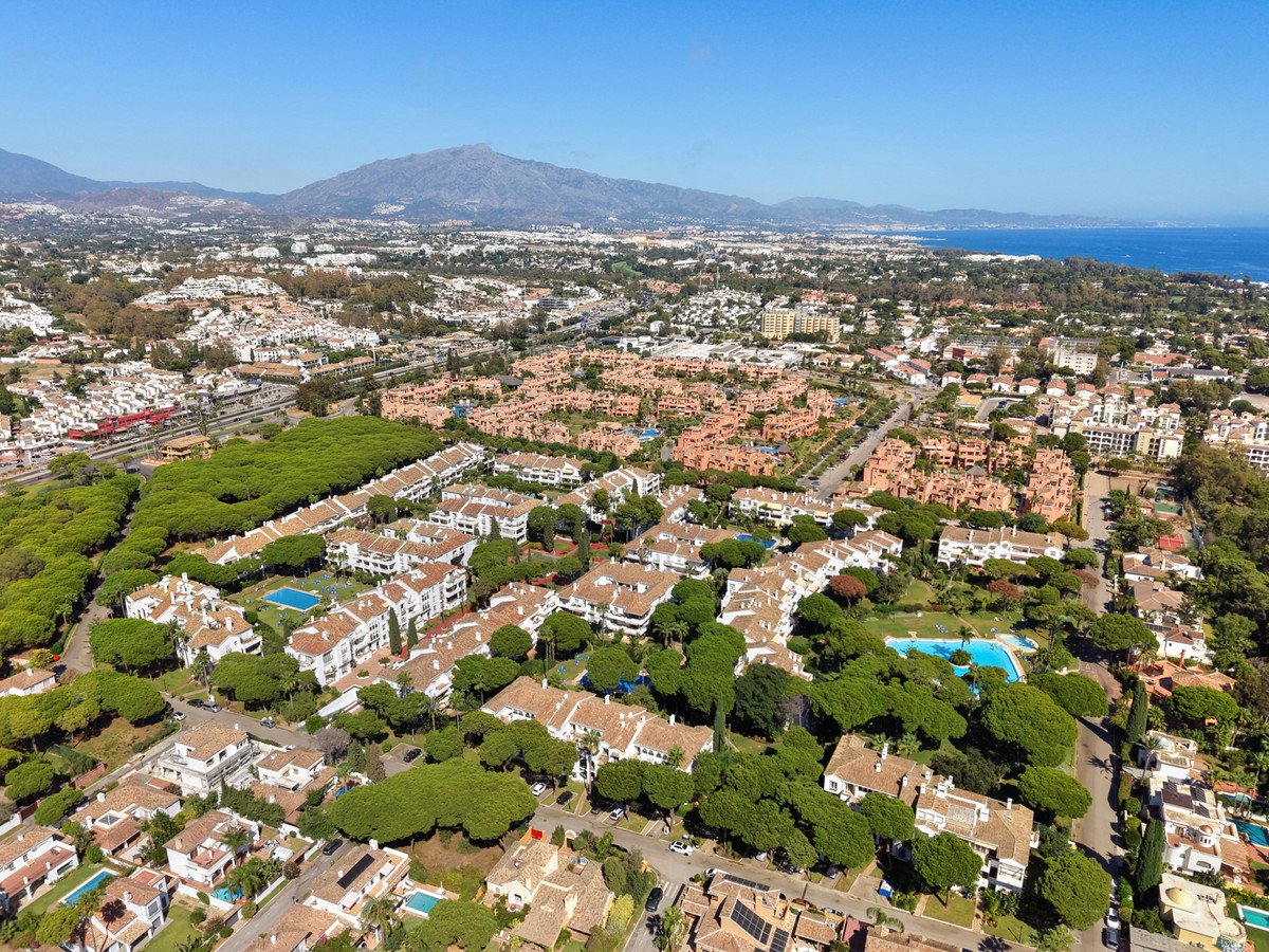 3 Bed Middle Floor Apartment in El Presidente