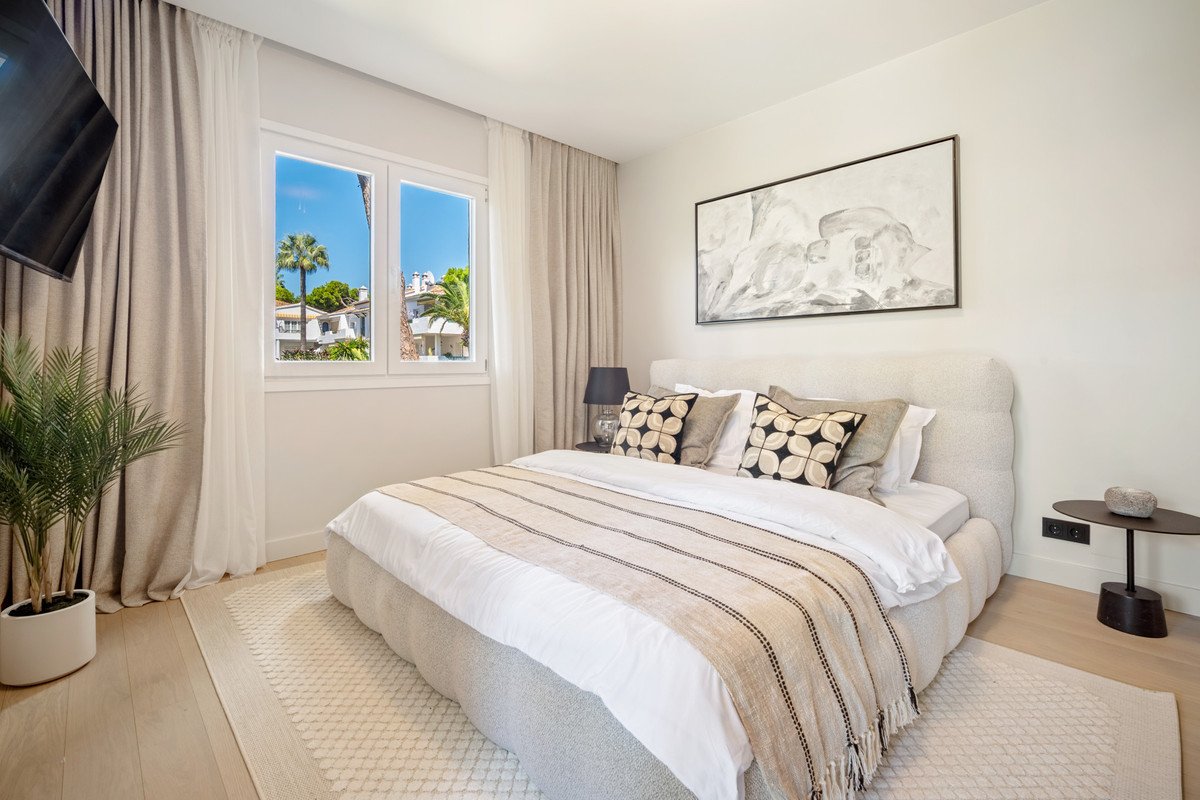 3 Bed Middle Floor Apartment in El Presidente