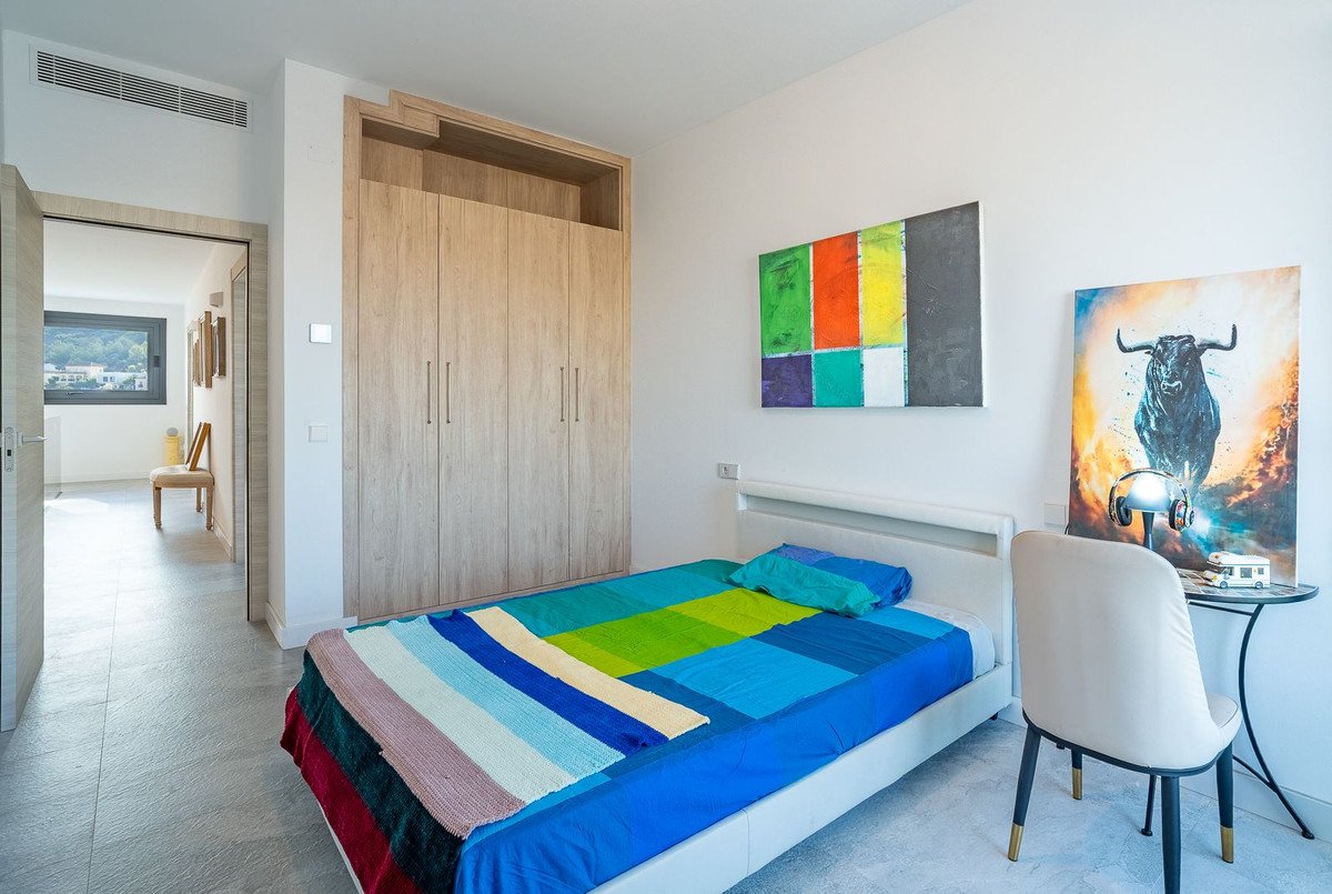 6 Bed Detached Villa in Coín