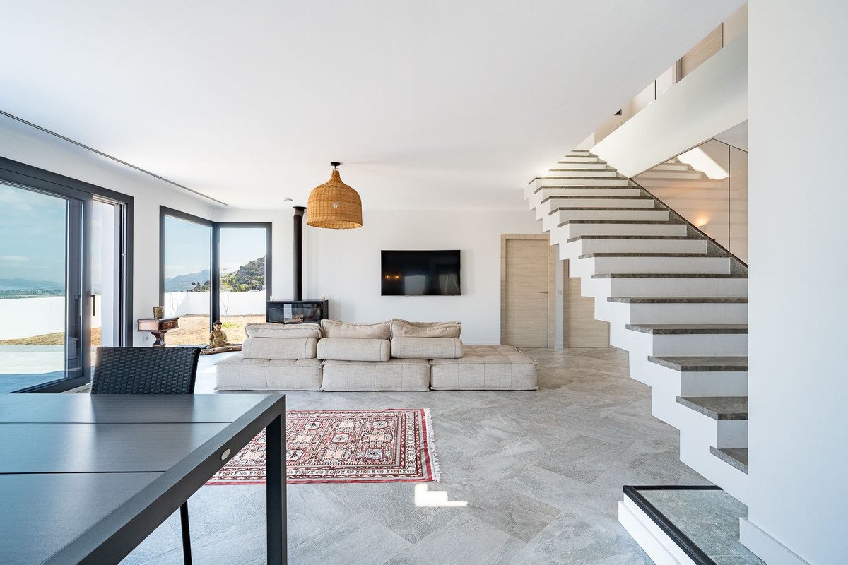 6 Bed Detached Villa in Coín