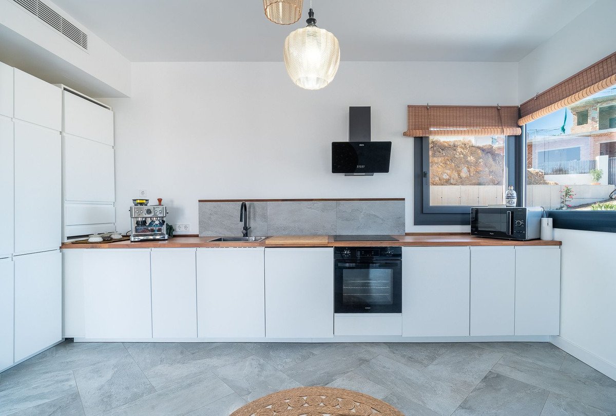 6 Bed Detached Villa in Coín