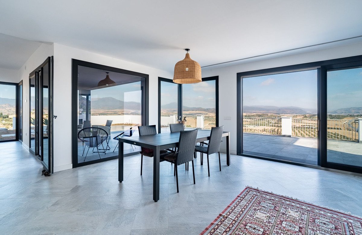 6 Bed Detached Villa in Coín