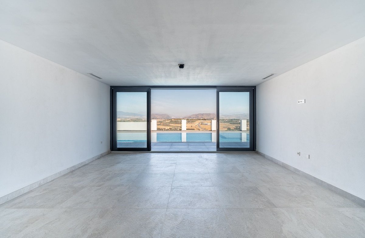 6 Bed Detached Villa in Coín