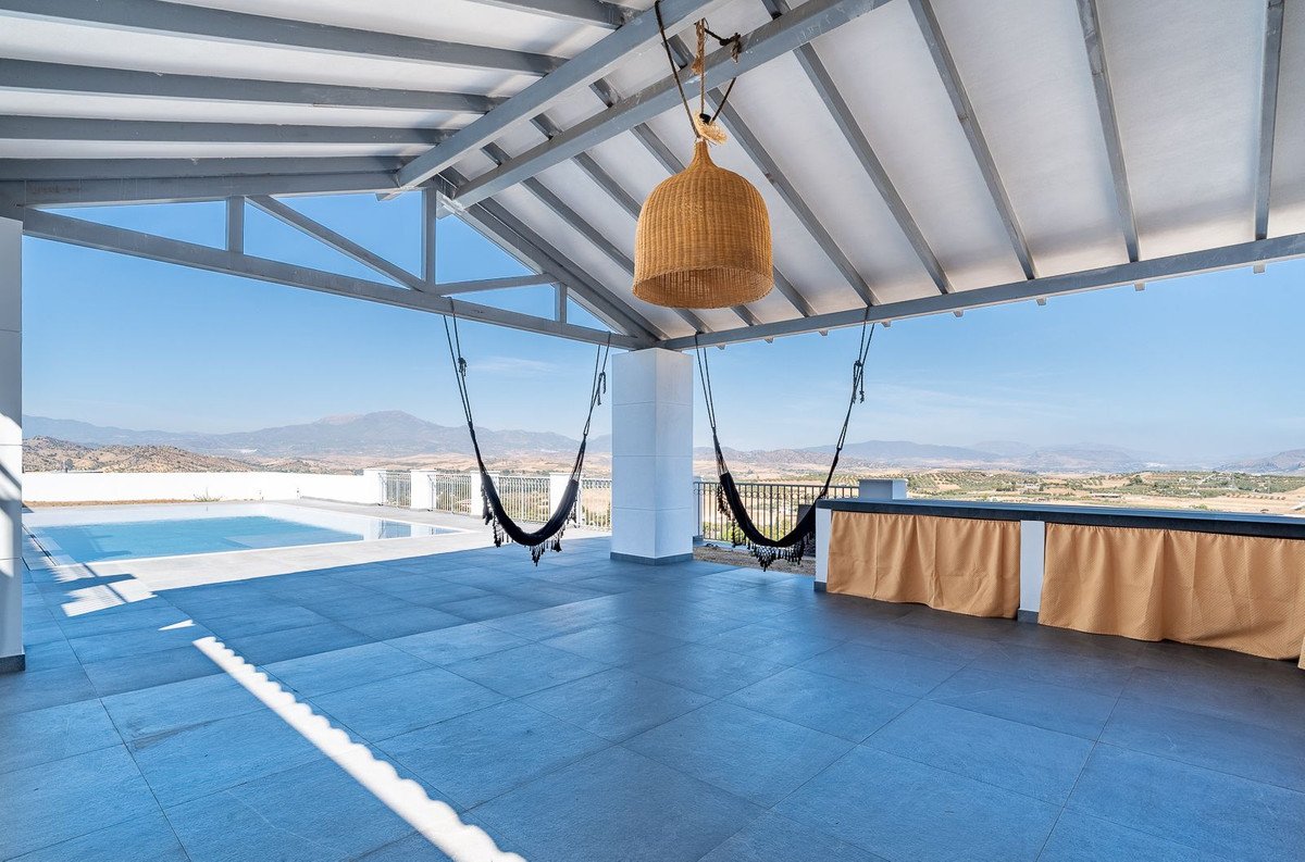 6 Bed Detached Villa in Coín