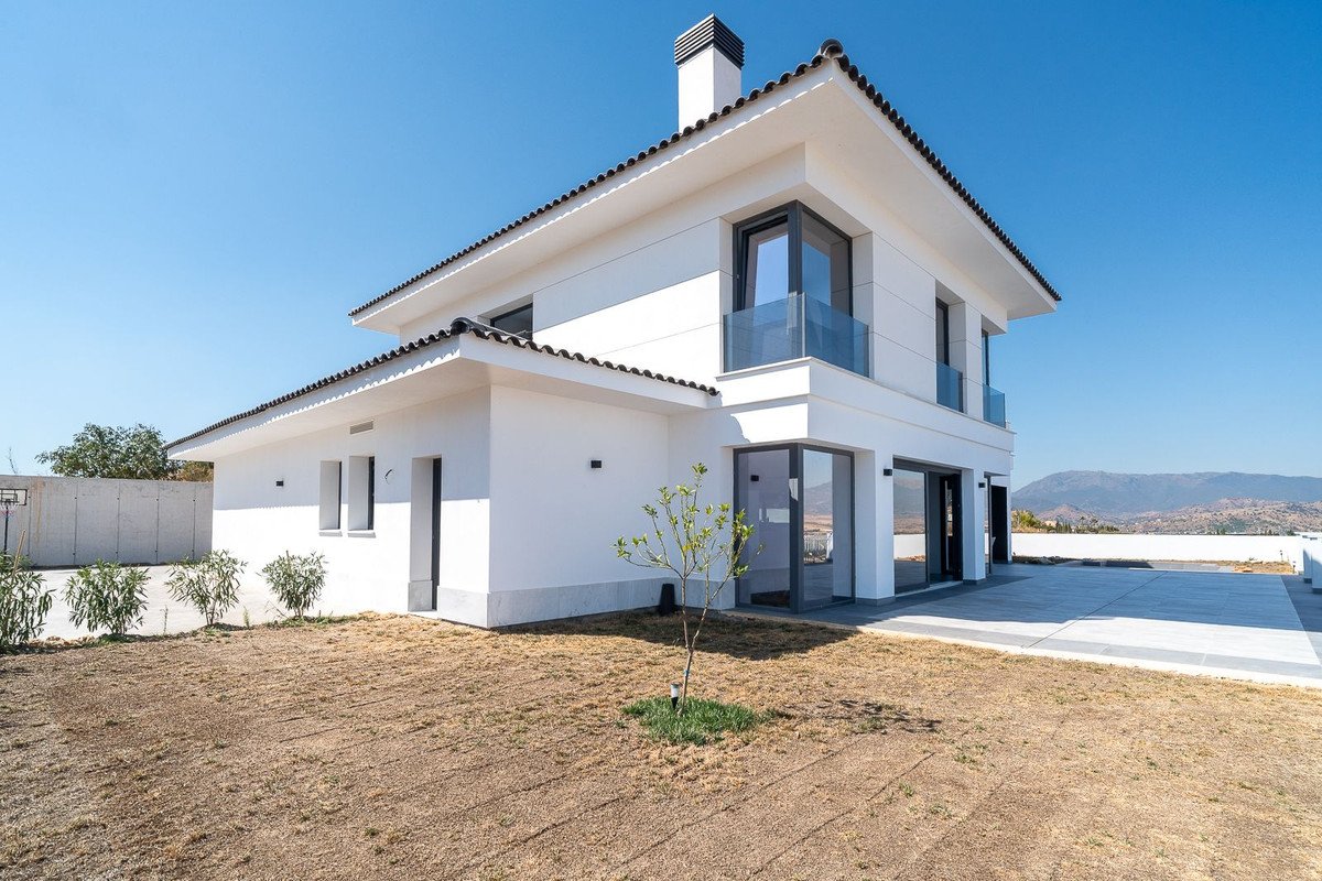 6 Bed Detached Villa in Coín