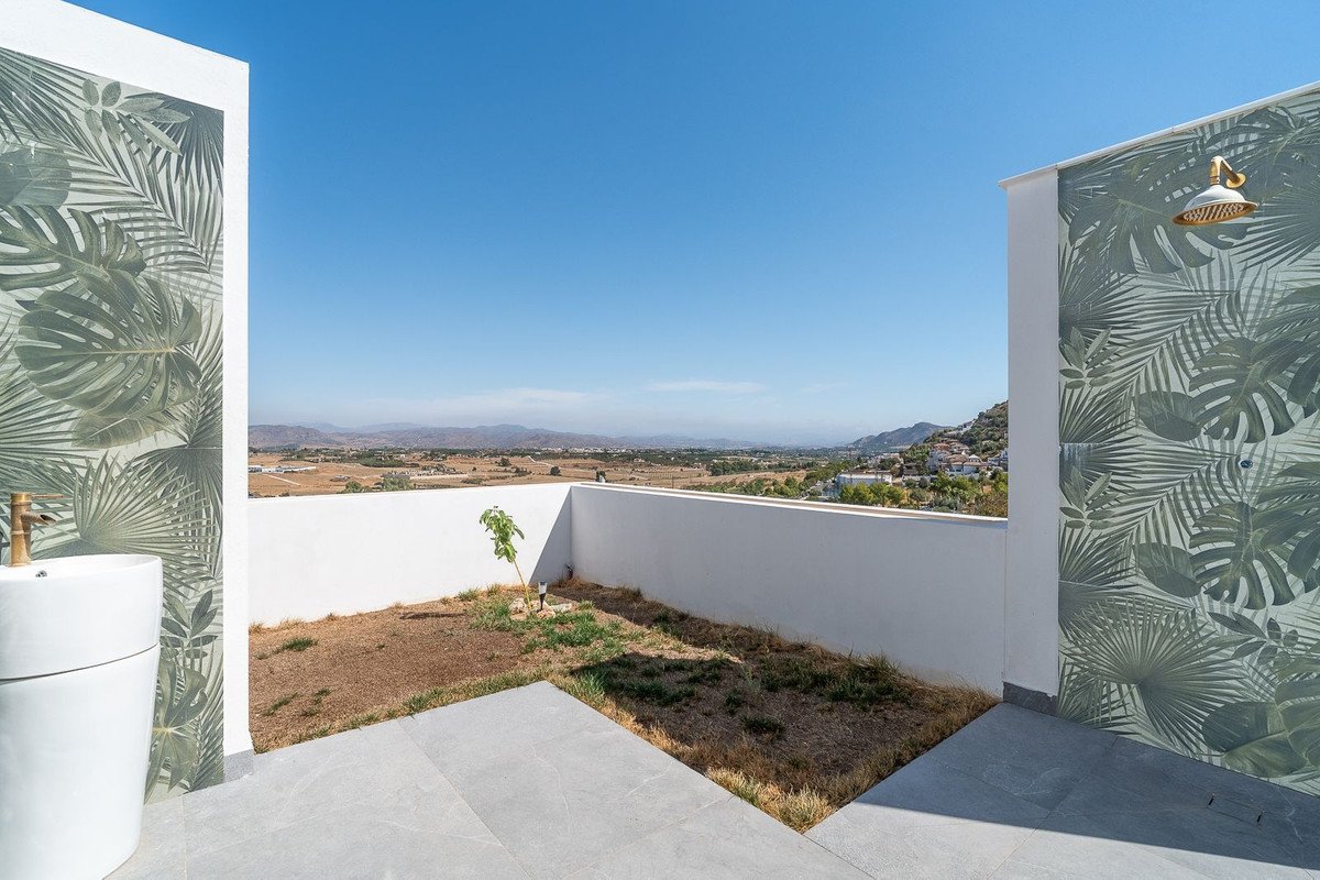 6 Bed Detached Villa in Coín