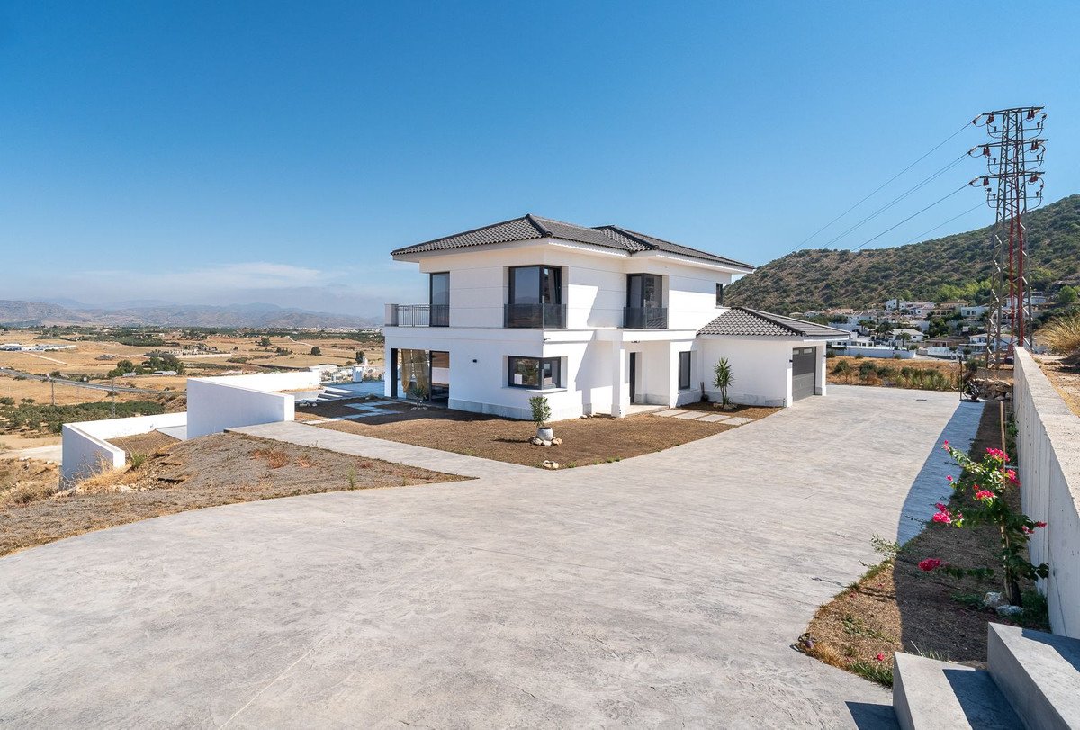 6 Bed Detached Villa in Coín