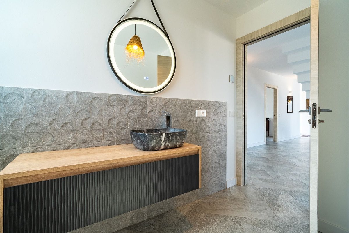 6 Bed Detached Villa in Coín