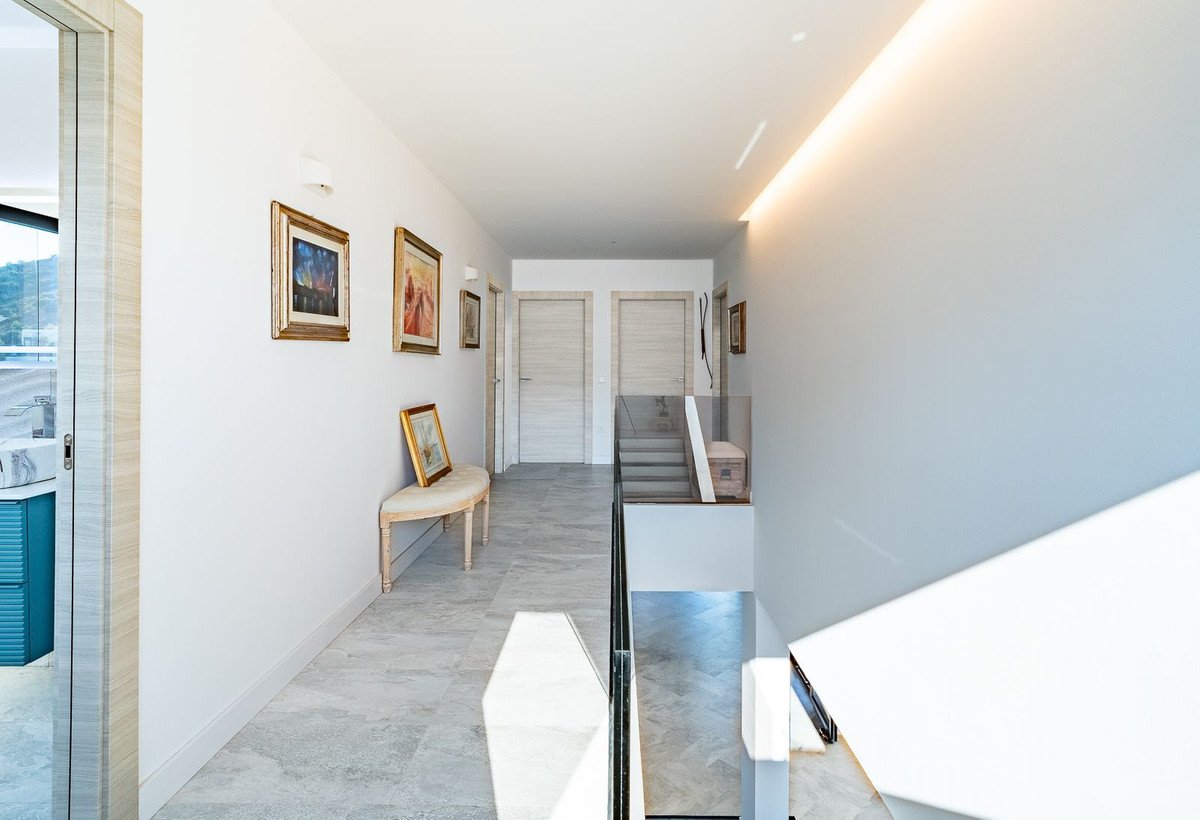 6 Bed Detached Villa in Coín