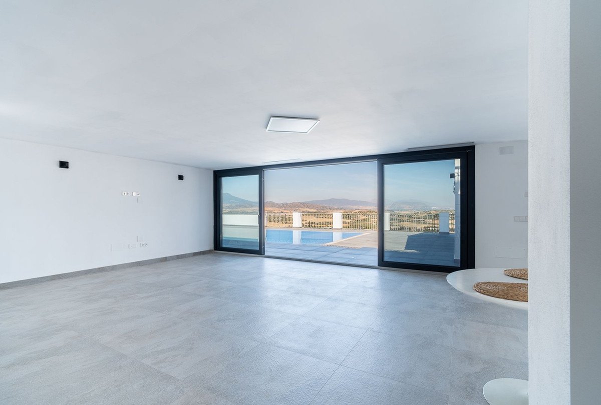 6 Bed Detached Villa in Coín