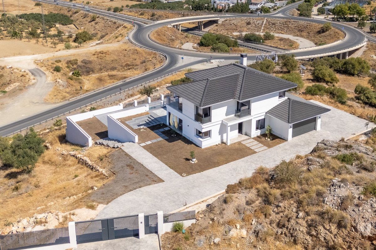 6 Bed Detached Villa in Coín