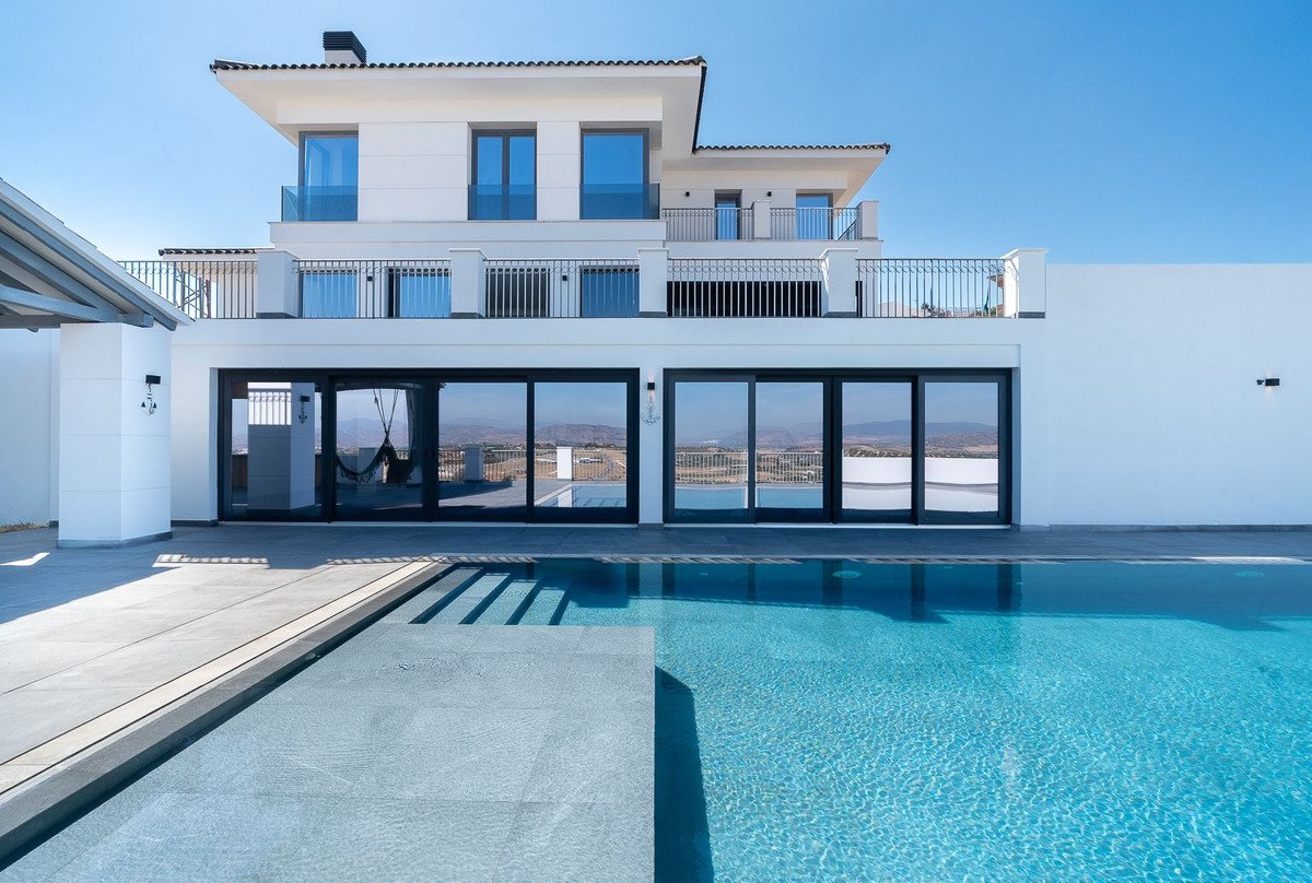 6 Bed Detached Villa in Coín