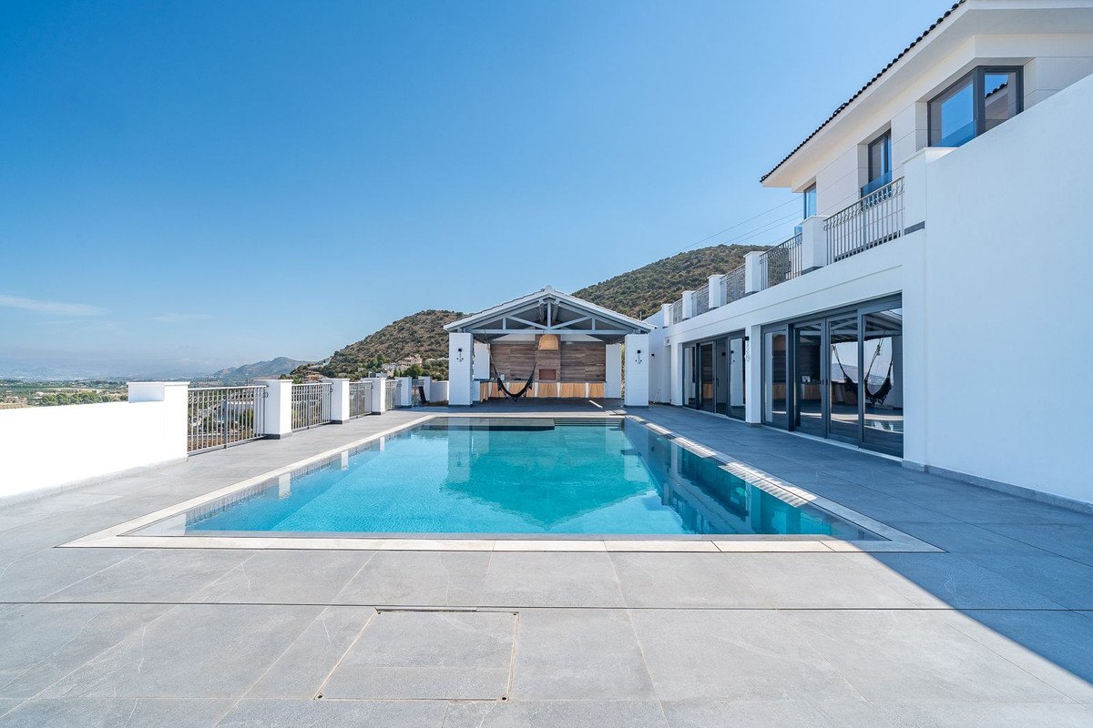 6 Bed Detached Villa in Coín