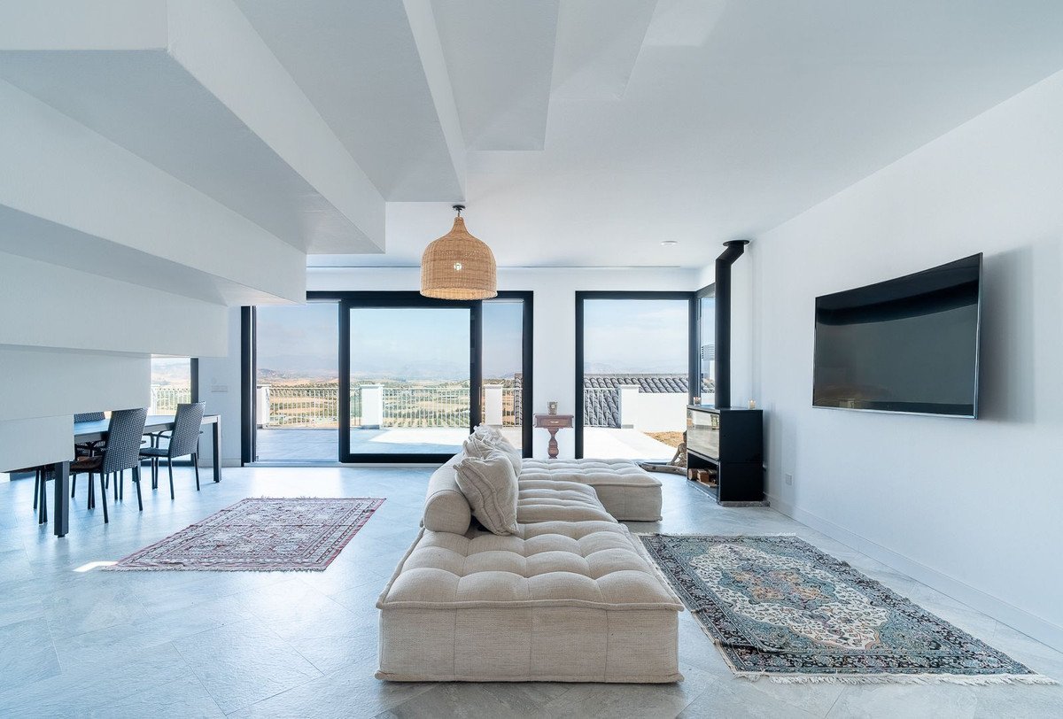 6 Bed Detached Villa in Coín