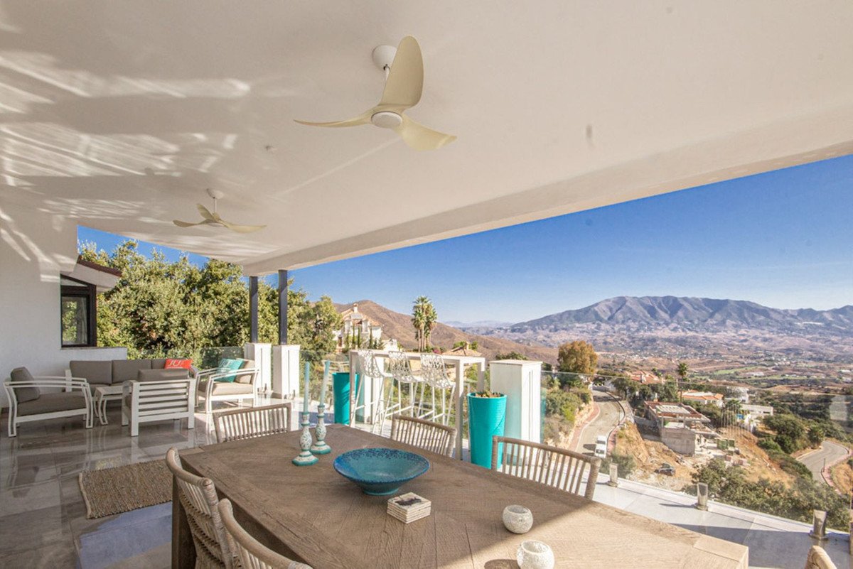 4 Bed Detached Villa in La Mairena