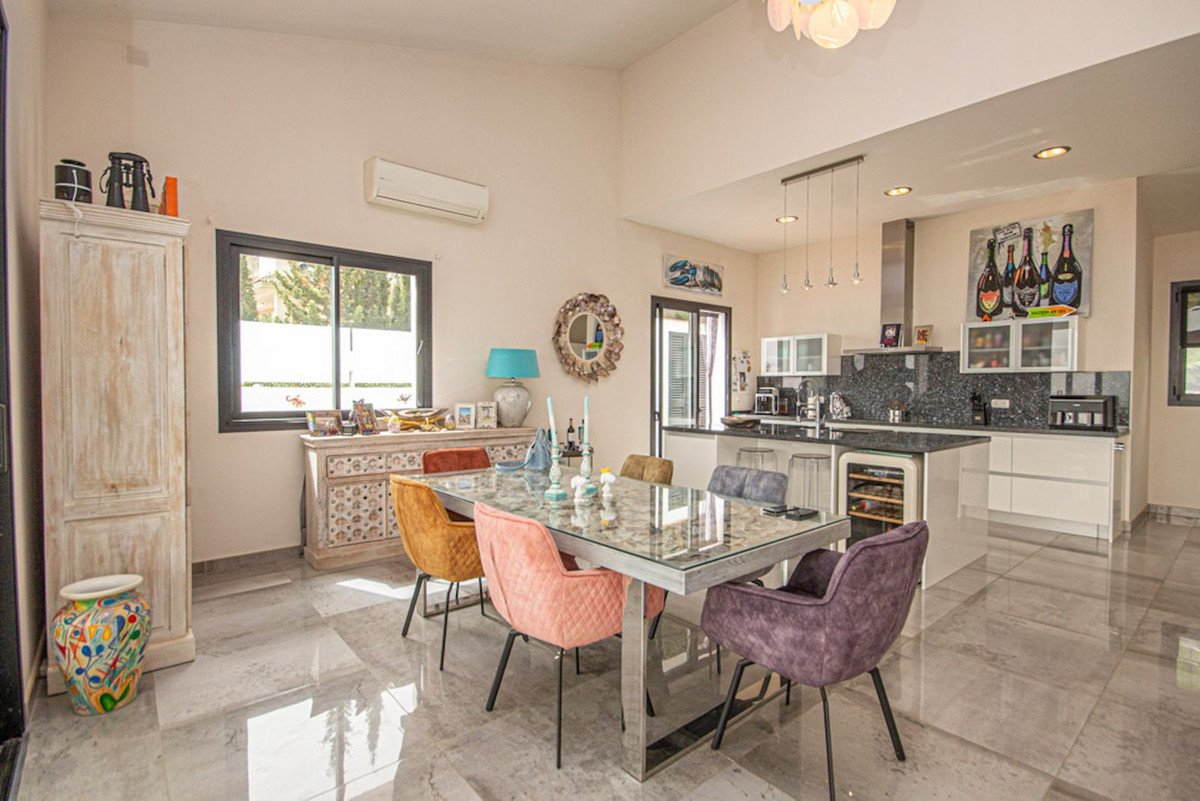 4 Bed Detached Villa in La Mairena