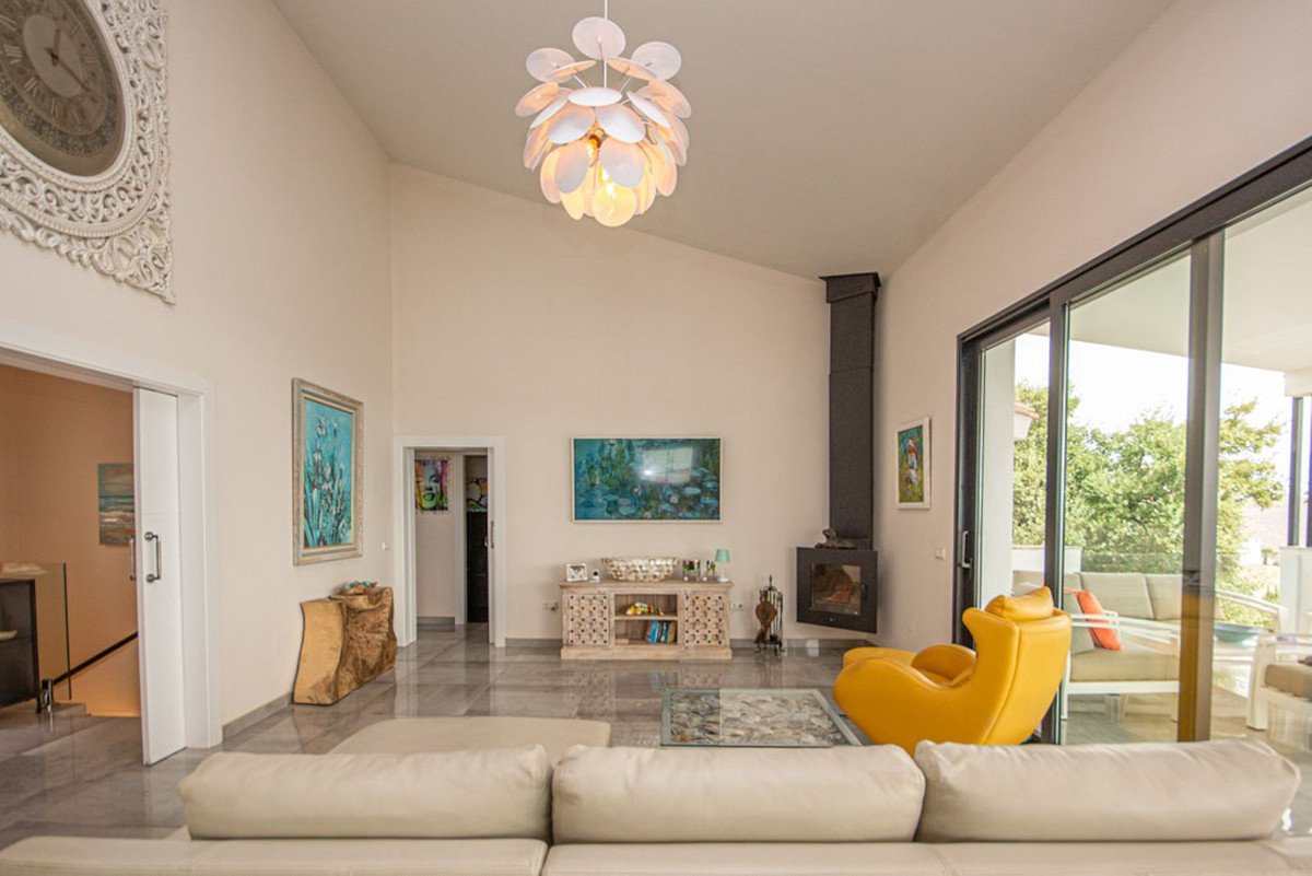 4 Bed Detached Villa in La Mairena