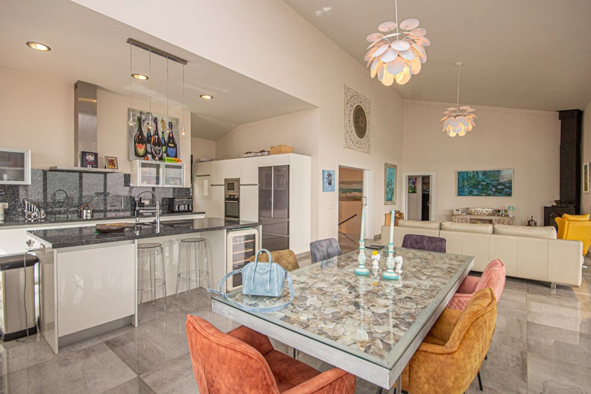 4 Bed Detached Villa in La Mairena