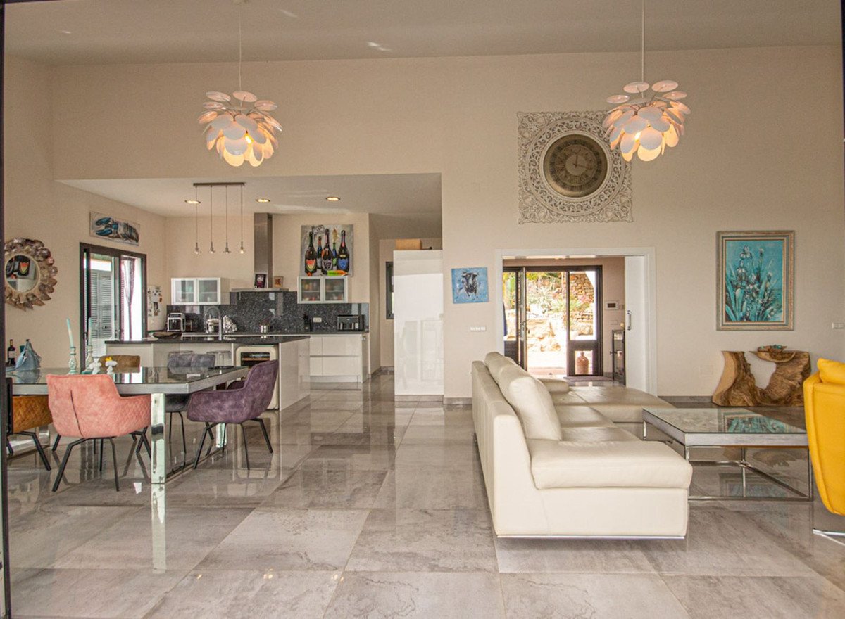 4 Bed Detached Villa in La Mairena