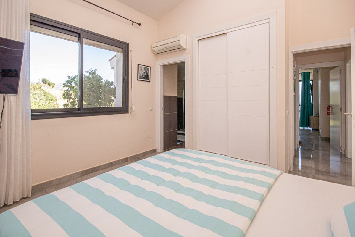 4 Bed Detached Villa in La Mairena
