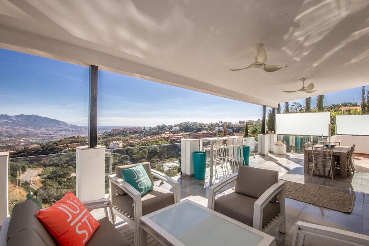 4 Bed Detached Villa in La Mairena