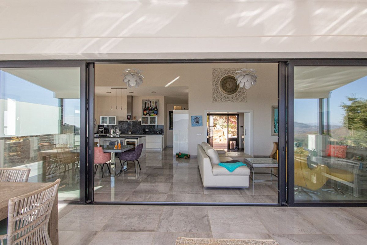 4 Bed Detached Villa in La Mairena