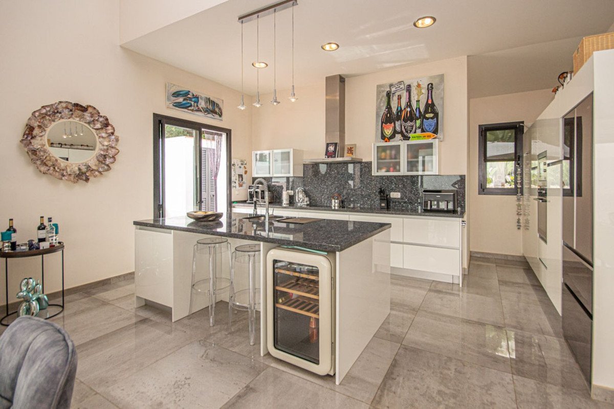 4 Bed Detached Villa in La Mairena