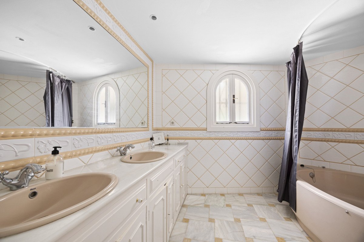 3 Bed Detached Villa in Benahavís