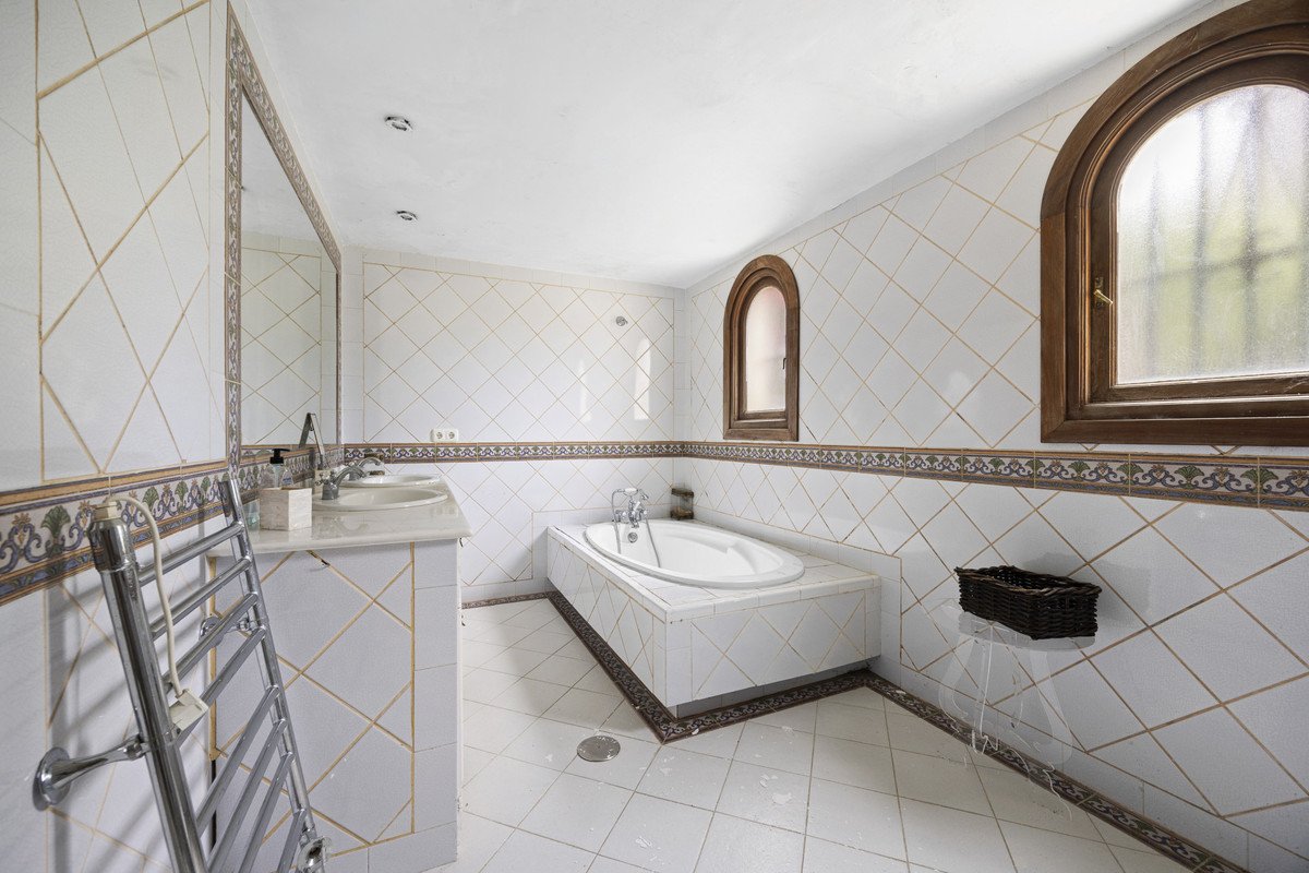 3 Bed Detached Villa in Benahavís