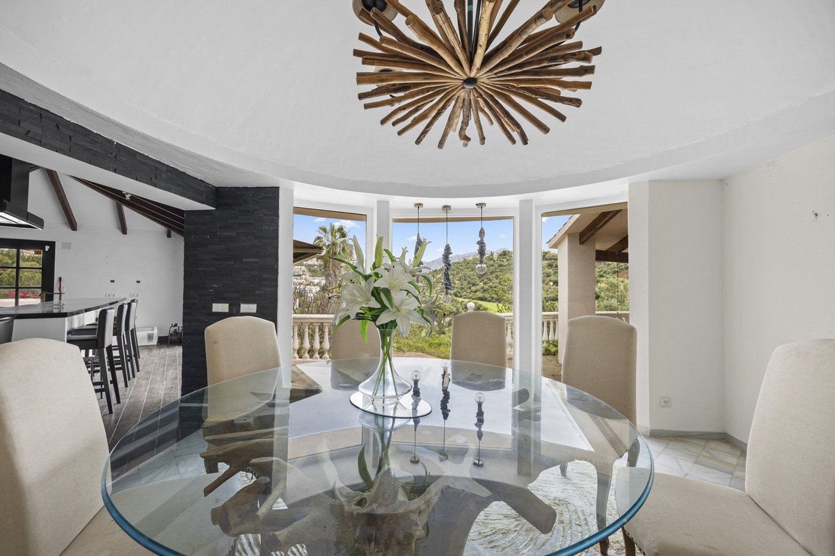 3 Bed Detached Villa in Benahavís