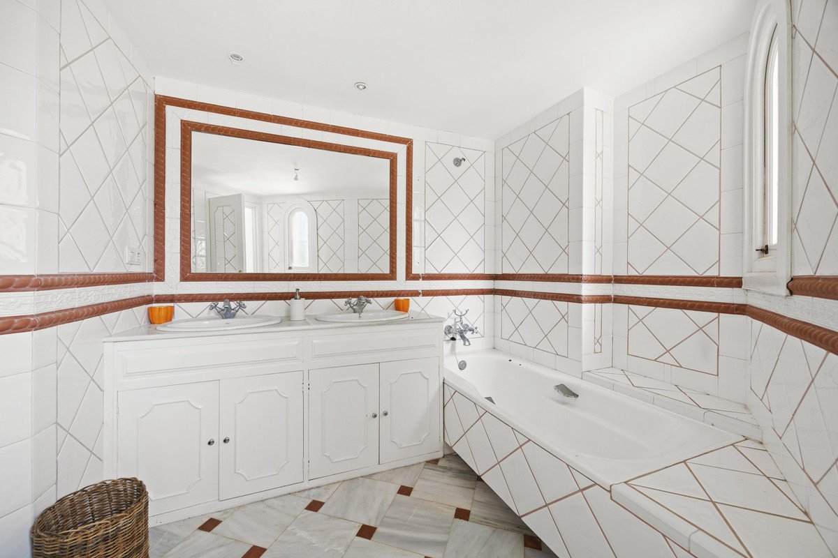 3 Bed Detached Villa in Benahavís