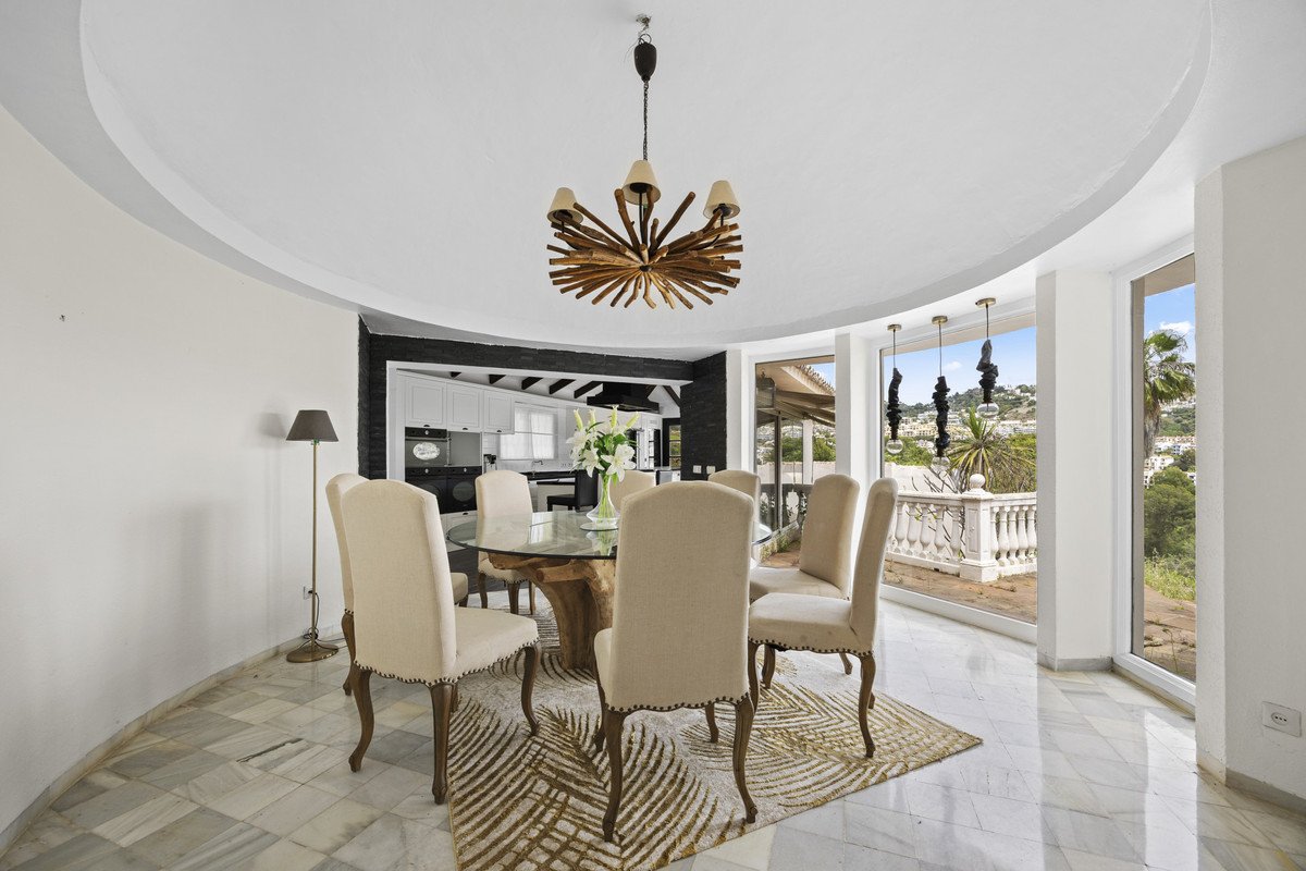 3 Bed Detached Villa in Benahavís