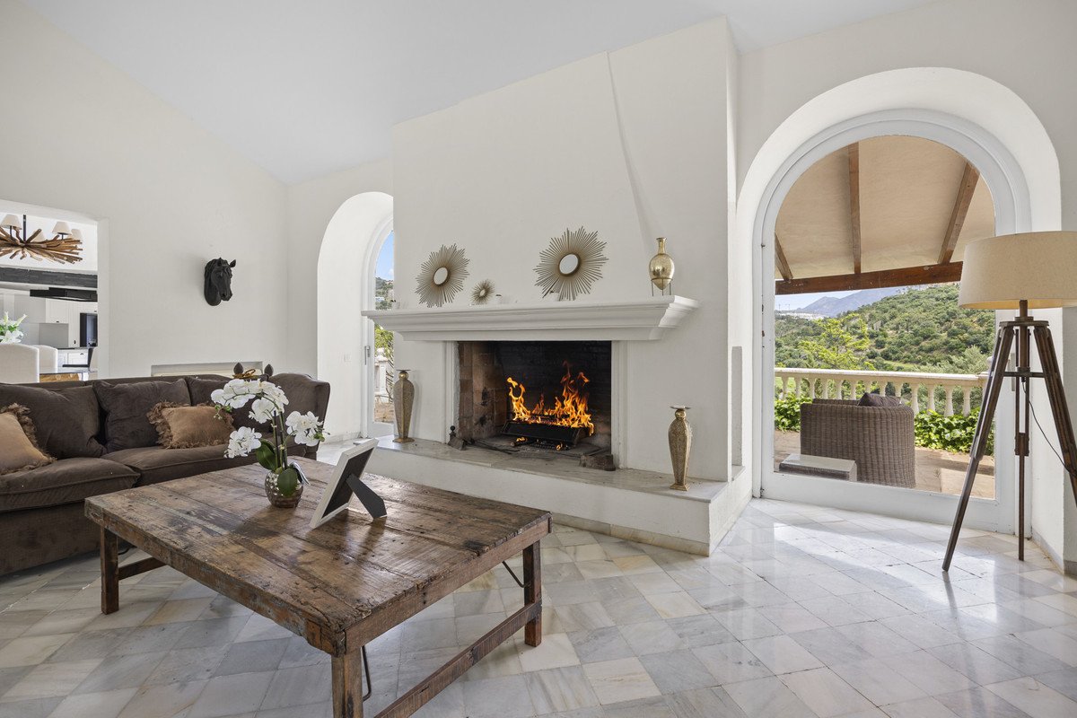 3 Bed Detached Villa in Benahavís