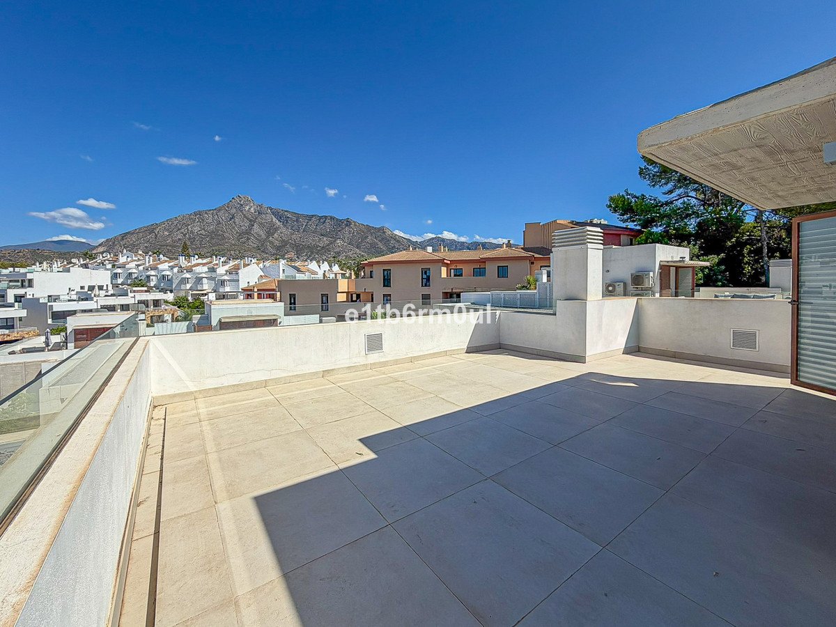 4 Bed Semi-Detached House in The Golden Mile